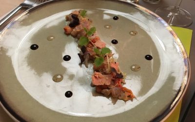 Tartare de scampis, crevettes grises, queues d’écrevisses et copeaux de foie gras