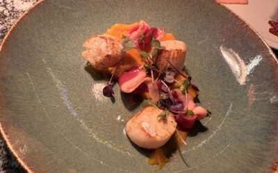 Mousseline de butternut, St Jacques rôties, magret de canard fumé